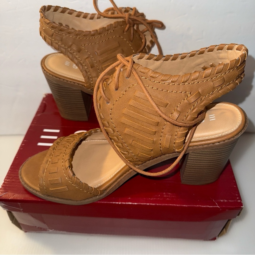 Esprit Renny lace up Sandals Chunk Block Heel size: 9.5 Like New With Box